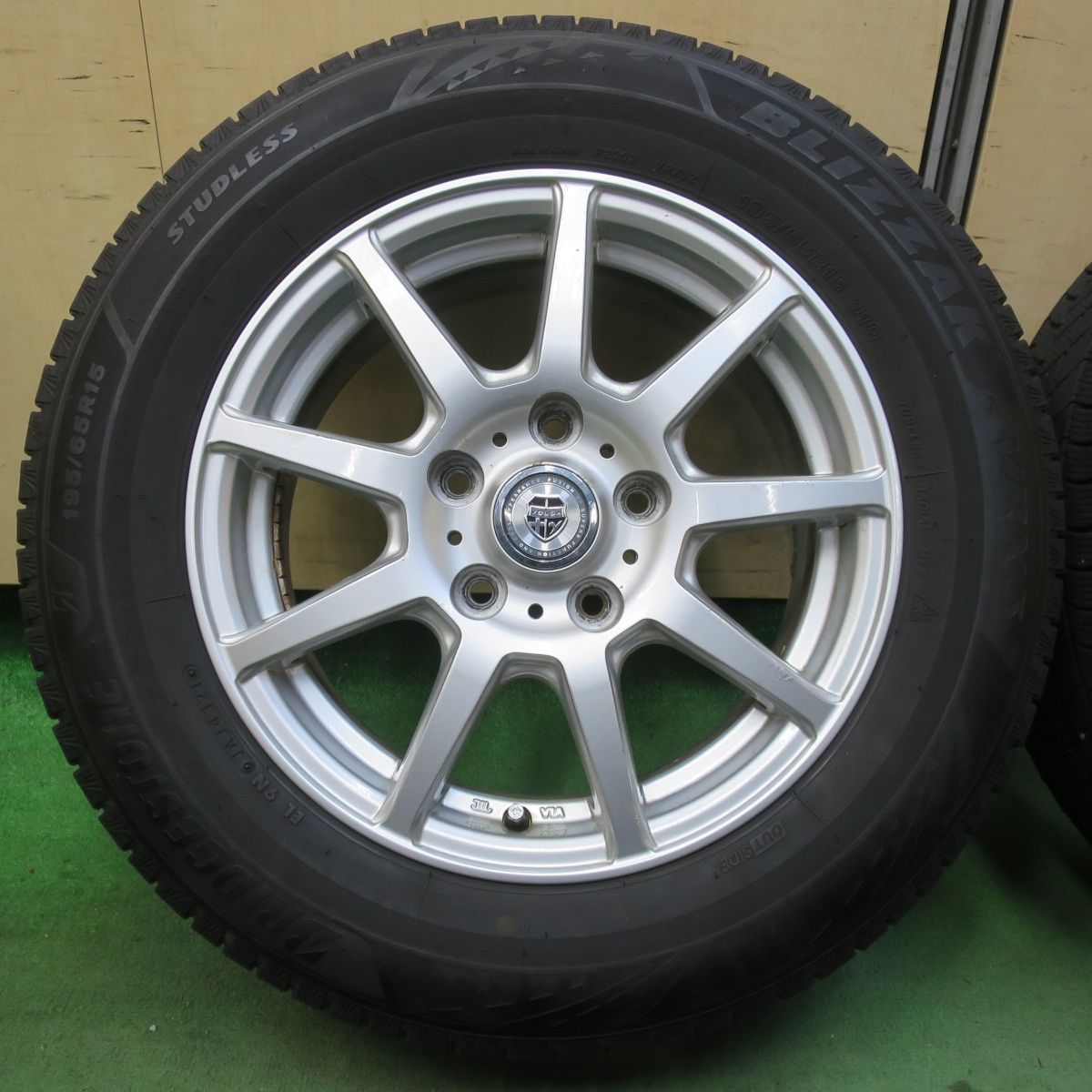 バリ溝 21年 8.5分 スタッドレス 195|65 R 15 ブリヂストン ブリザック VRX 3 VOLGA ヴォルガ 15インチ PCD 114.3|5 H 5122914イス