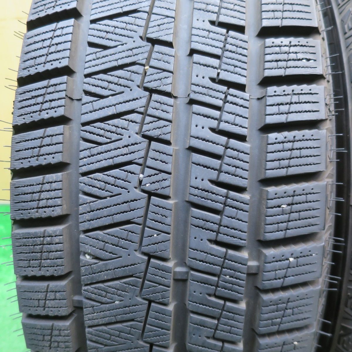  バリ溝 22年 キレイ 9 5分 スタッドレス 215 60 R 16 カプセン Snowshoes AW 33 Exceeder エクシーダー 16インチ PCD 114 3 5 H ス 16インチ タイヤ ホイールセット