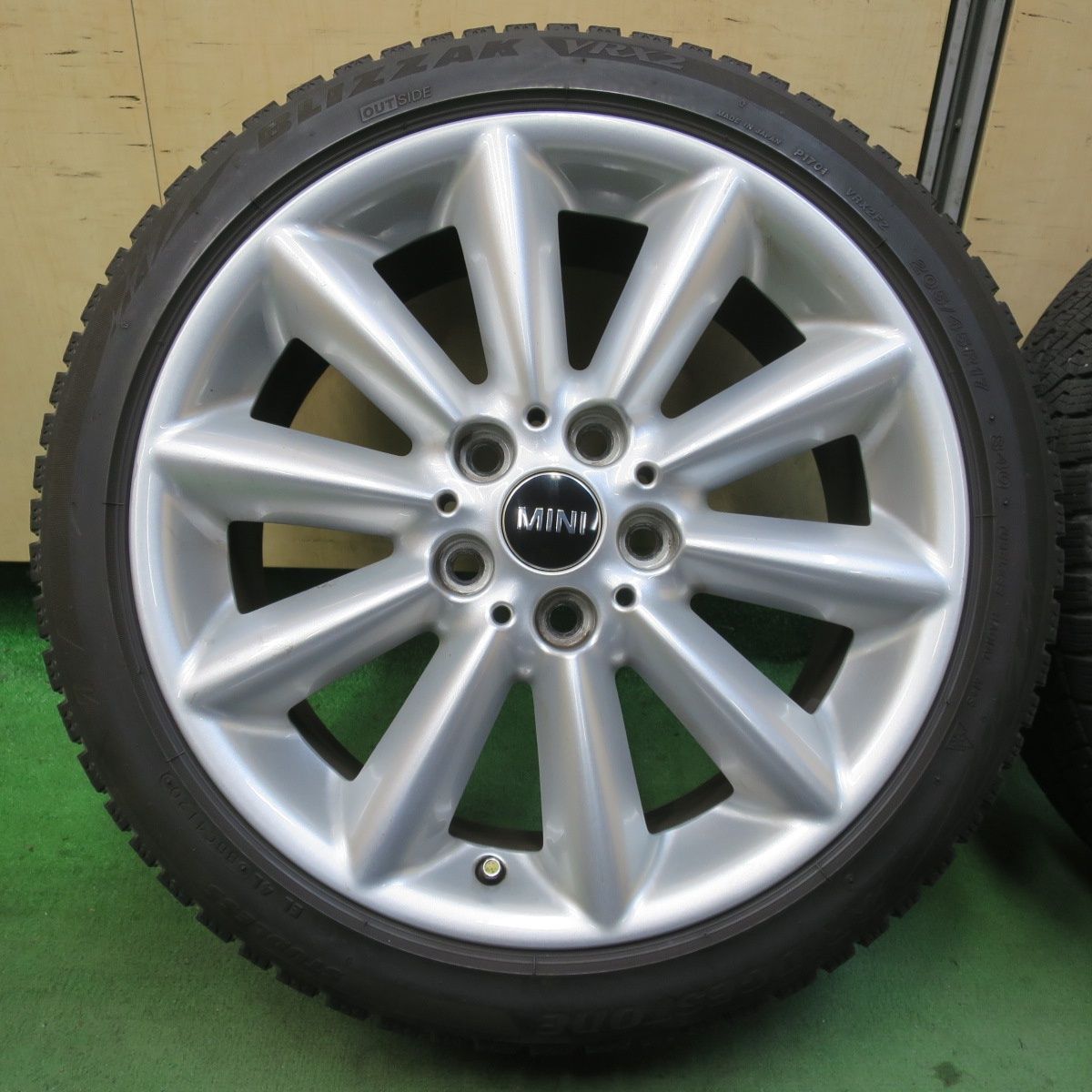 バリ溝 8.5分 MINI F 55 56 ミニ クーパー 54 クラブマン 等 205|45 R 17 スタッドレス ブリヂストン ブリザック VRX 2 17インチ PCD 112|5 H 5122912イス