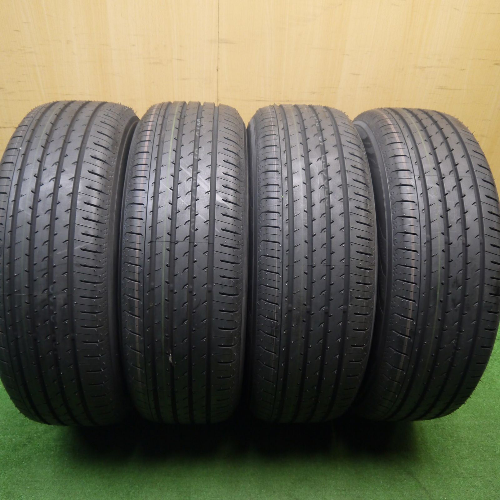 新車外し 25年 225 60 R 18 ヨコハマ アドバン V 03 タイヤ 18インチ 40系 アルファード ヴェルファイア 等 ノタ