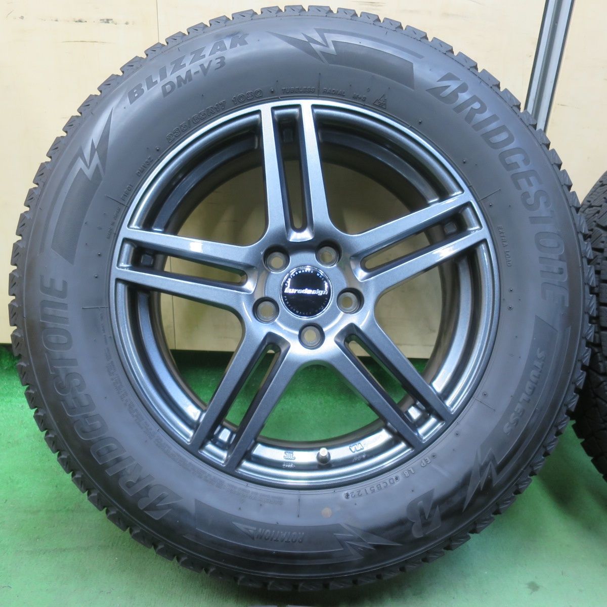 バリ溝 22年 キレイ 9分 ボルボ 等 Eurodesign EIGER 阿部商会 235|65 R 17 スタッドレス ブリヂストン ブリザック DM-V 3 ユーロデザイン アイガー 17インチ PCD 108|5 H 5122909イス