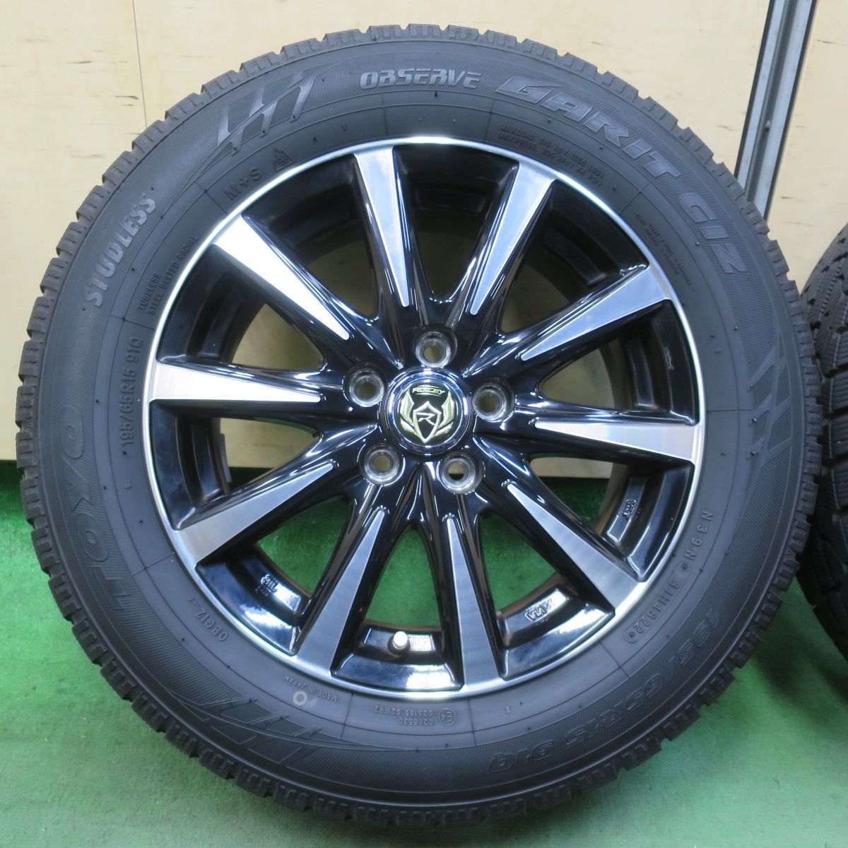 バリ溝 22年 キレイ ほぼ10分 プリウス 等 195 65 R 15 スタッドレス トーヨー オブザーブ ガリット GIZ RiZLEY ライツレー 15インチ PCD 100 5 H 5122911イス