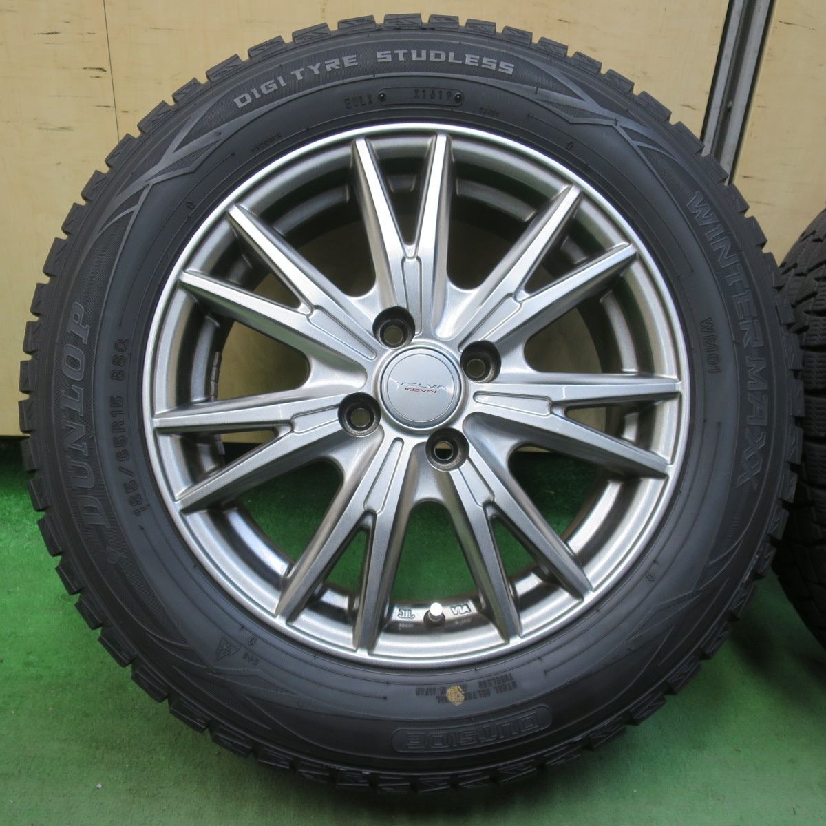 バリ溝 キレイ 9分 スタッドレス 185 65 R 15 ダンロップ ウインターマックス WM 01 VELVA KEVIN ヴェルヴァ ケヴィン 15インチ PCD 100 4 H 5122916イス