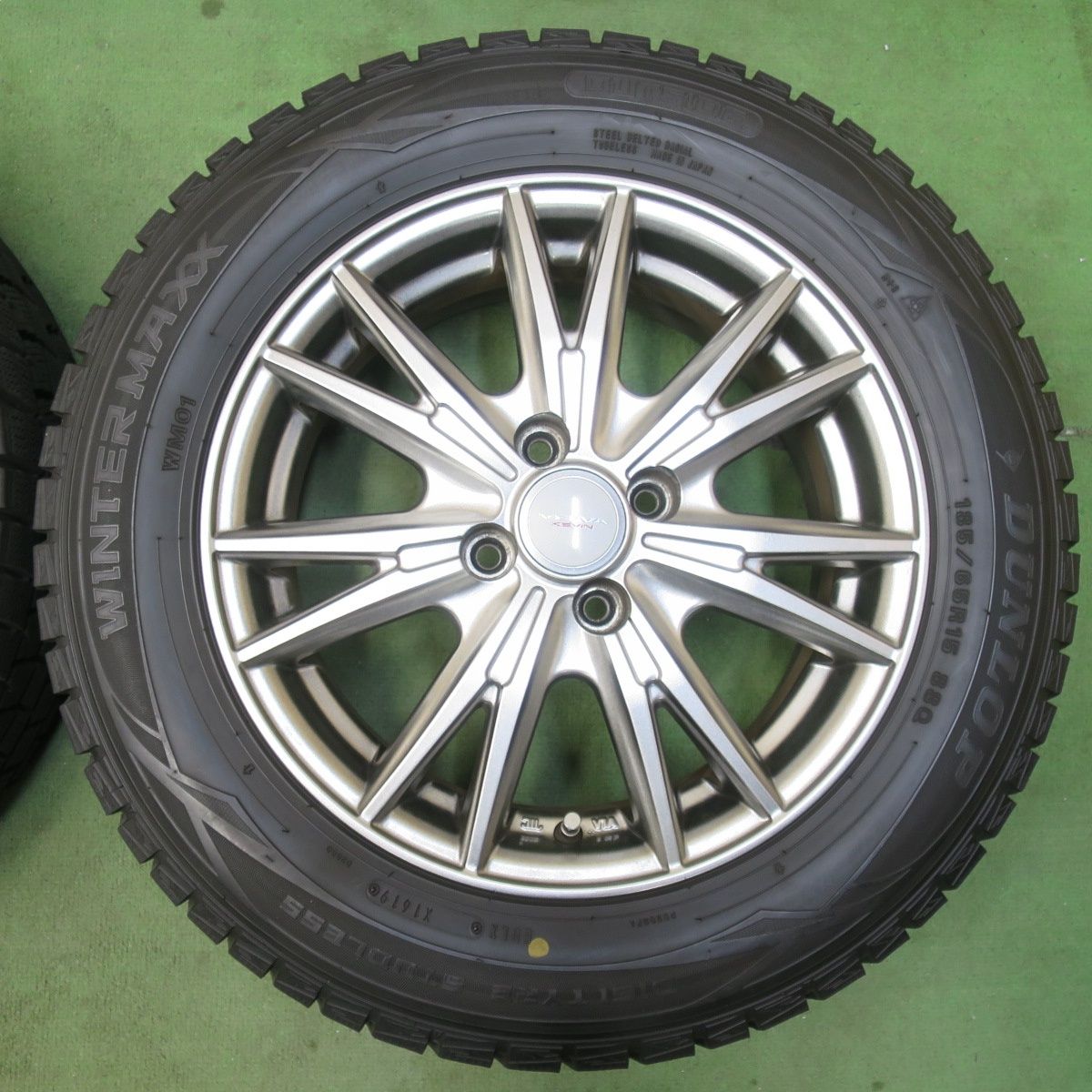  バリ溝 キレイ 9分 スタッドレス 185 65 R 15 ダンロップ ウインターマックス WM 01 VELVA KEVIN ヴェルヴァ ケヴィン 15インチ PCD 100 4 H 5122916イス 15インチ タイヤ ホイールセット