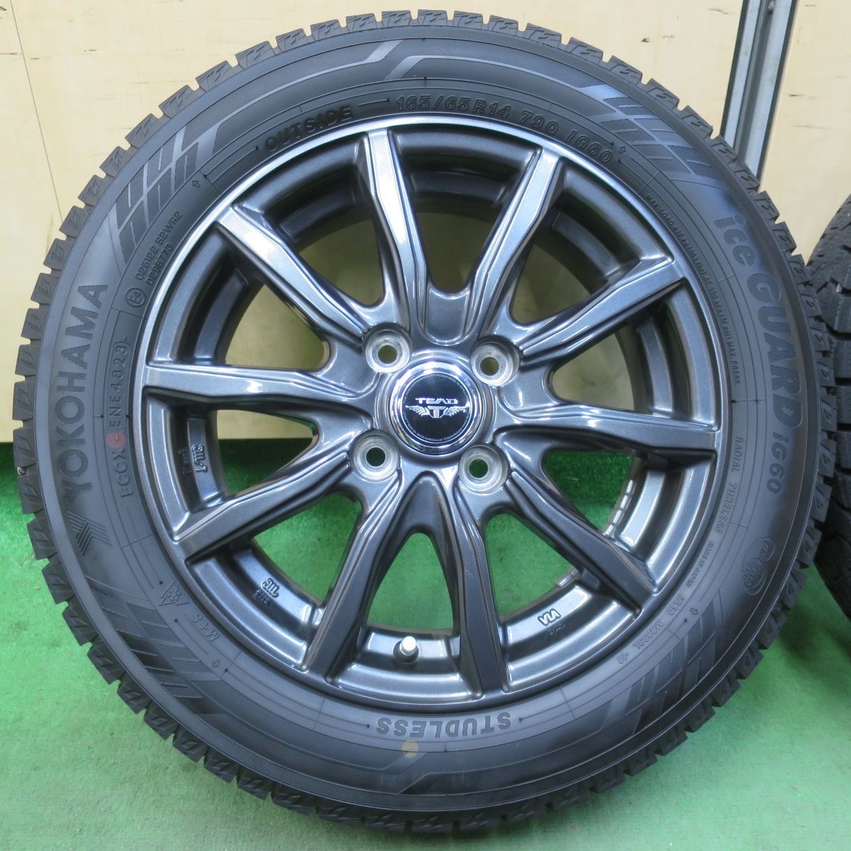 バリ溝 23年 キレイ ほぼ10分 スタッドレス 165 65 R 14 ヨコハマ アイスガード iG 60 TEAD テッド 14インチ PCD 100 4 H 5122915イス