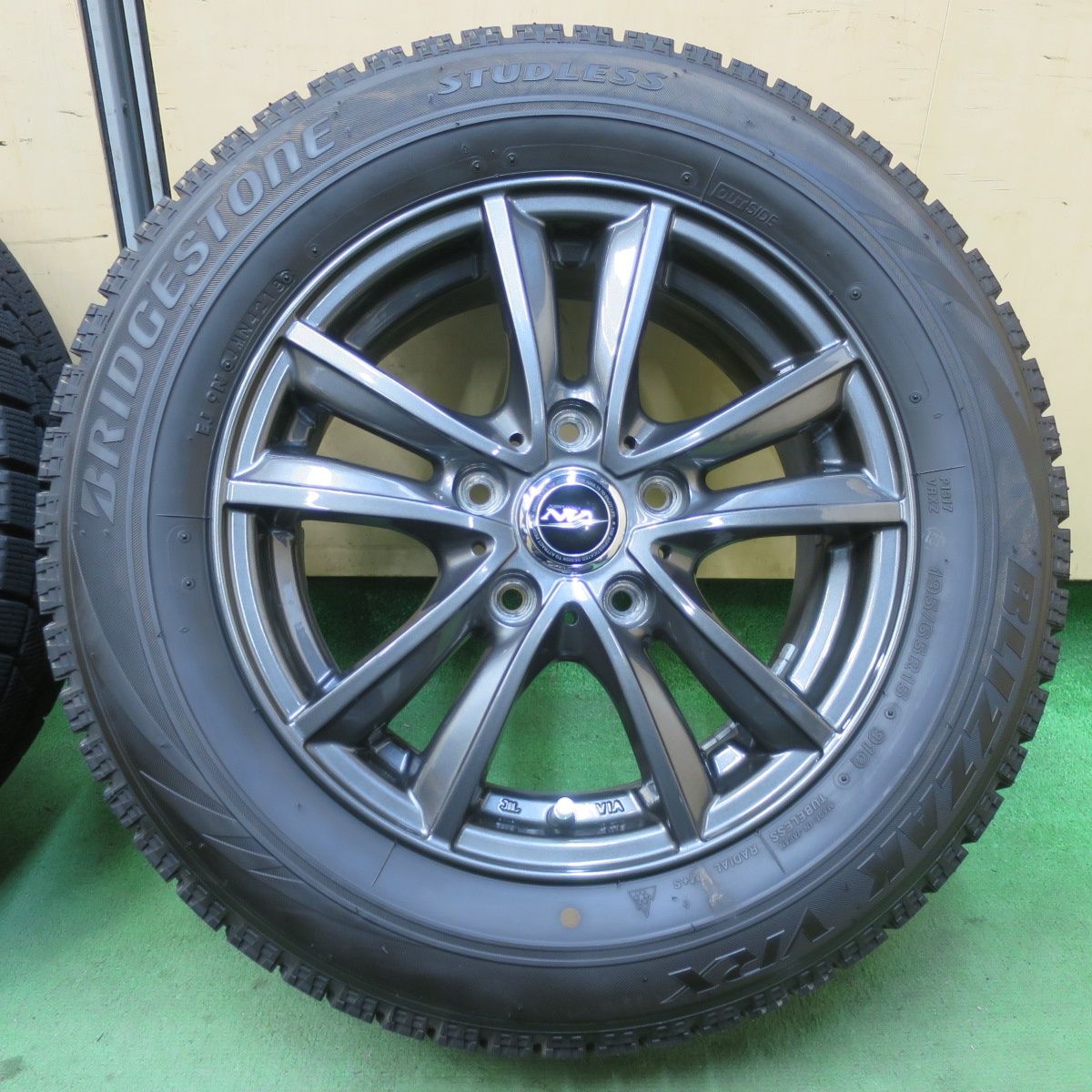  バリ溝 キレイ ほぼ10分 スタッドレス 195|65 R 15 ブリヂストン ブリザック VRX NIRVANA NV ニルバーナ ニルヴァーナ 15インチ PCD 114.3|5 H 5122908イス 15インチ タイヤ ホイールセット