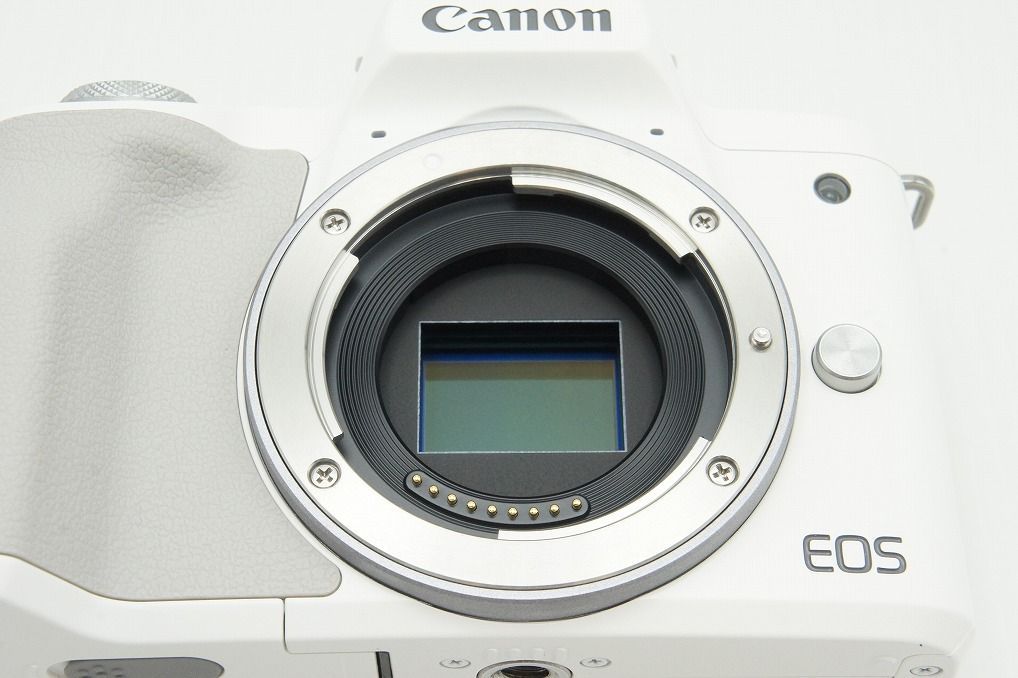 美品 Canon EOS Kiss M2 ボディ + EF-M 15-45mm IS STM レンズキット