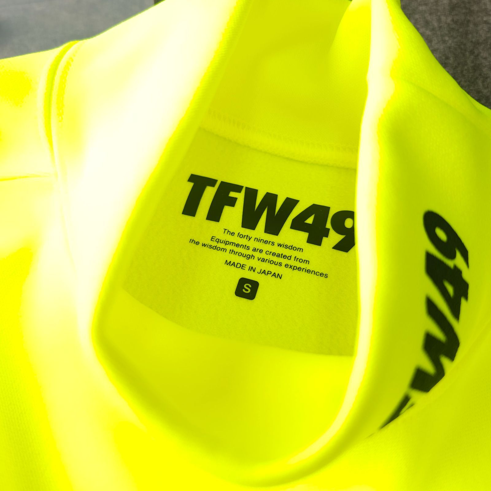 新品 TFW49 秋冬 裏起毛 厚手 長袖 ゴルフ モックネック シャツ ネオン