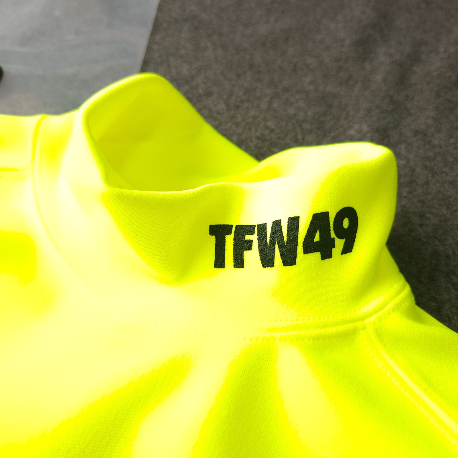 新品 TFW49 秋冬 裏起毛 厚手 長袖 ゴルフ モックネック シャツ ネオン