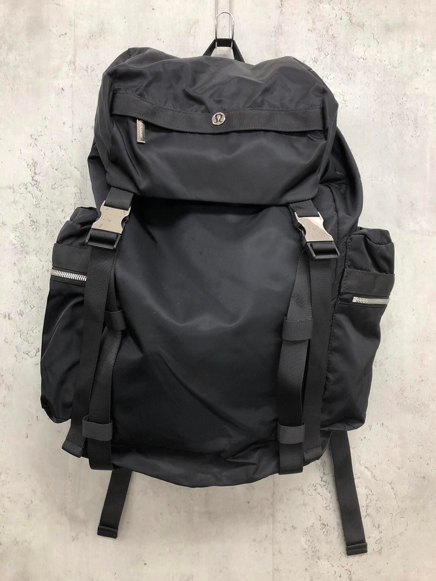 lululemon ルルレモン Wunderlust 25 L 光沢 メタリックパーツ リュック デイパック バッグ 黒 ◎レディース