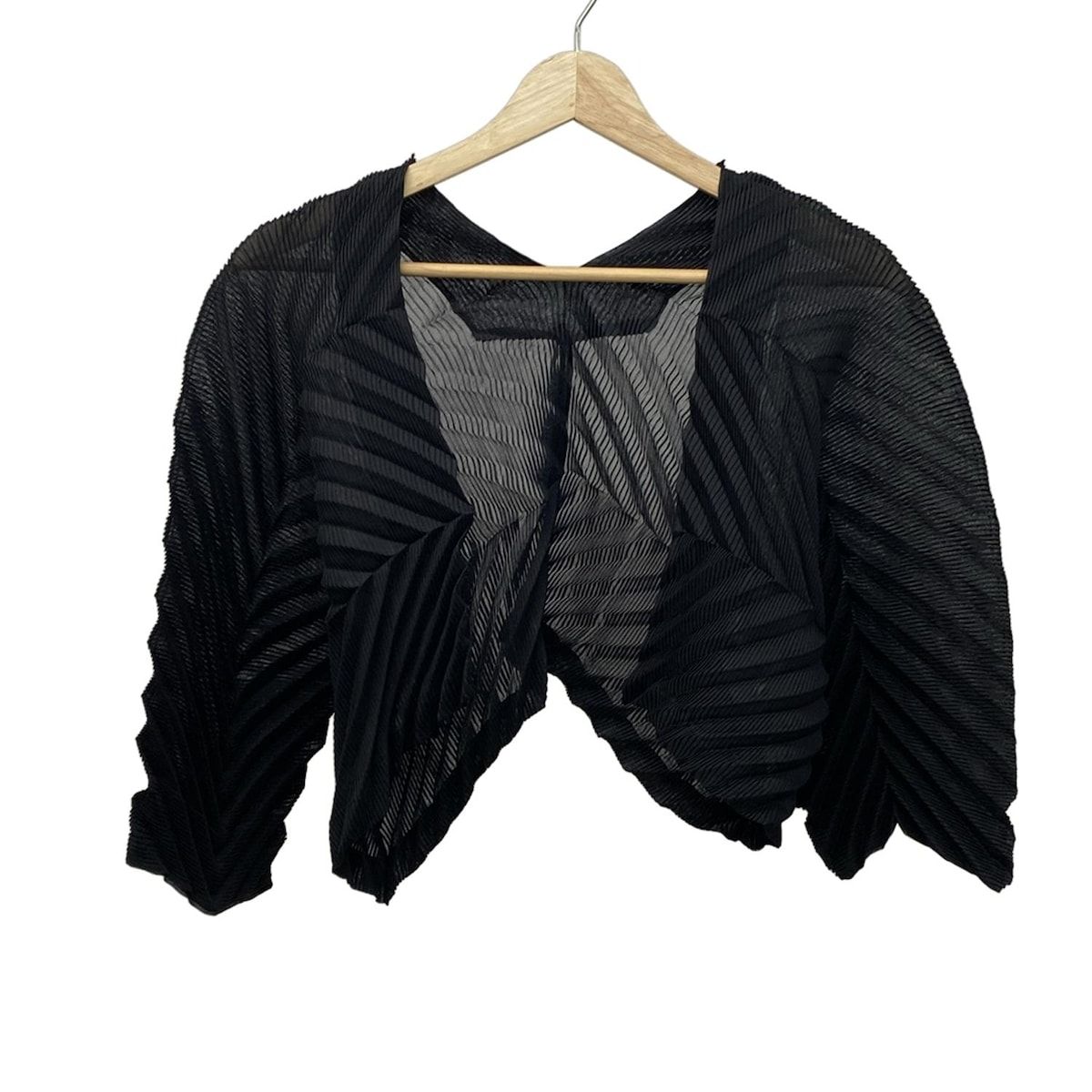 イッセイミヤケ プリーツ カーディガン ボレロ 五分袖 はおり 黒 イッセイミヤケ プリーツ カーディガン ボレロ 五分袖 はおり 黒