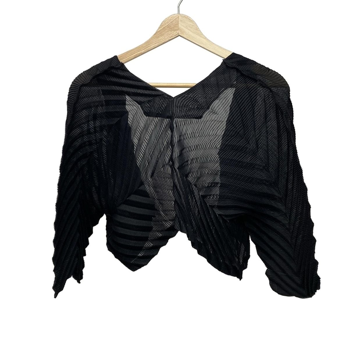 イッセイミヤケミーISSEY MIYAKE me デザインプリーツボレロ 黒 me ISSEY MIYAKE(ミー/イッセイミヤケ) ボレロ レディース美品 - 黒 七