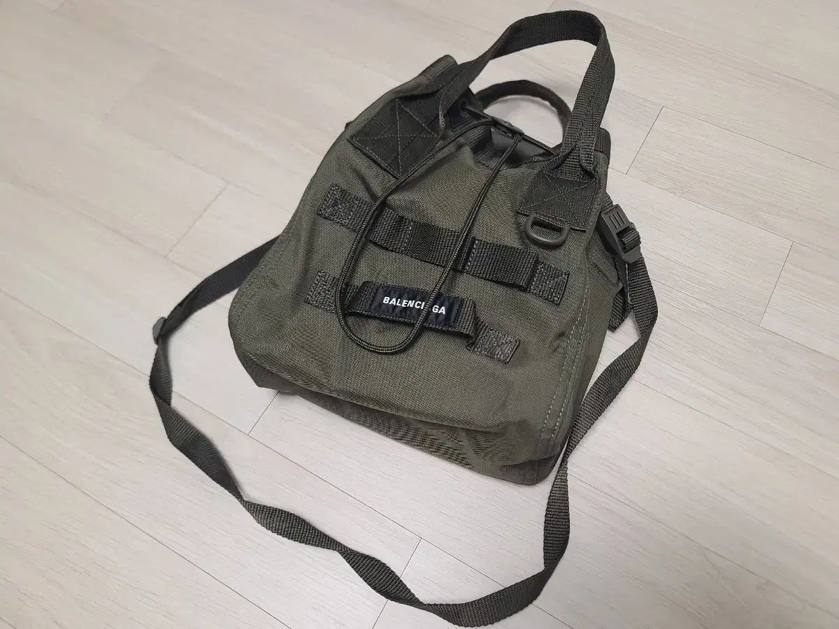 バレンシアガ アミ トートバッグ army クロスバック