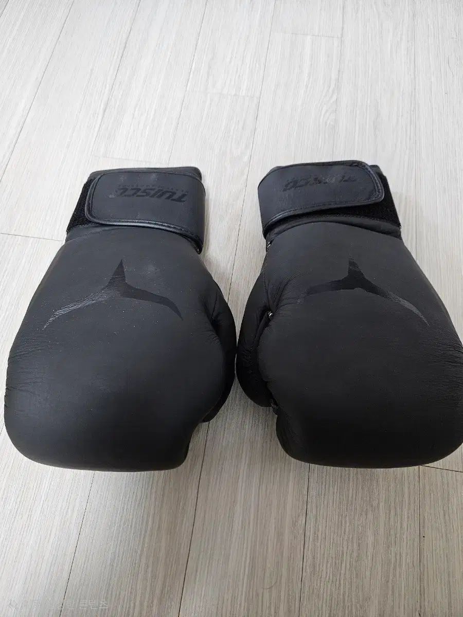 トゥイスコ 203 16オンス グローブ