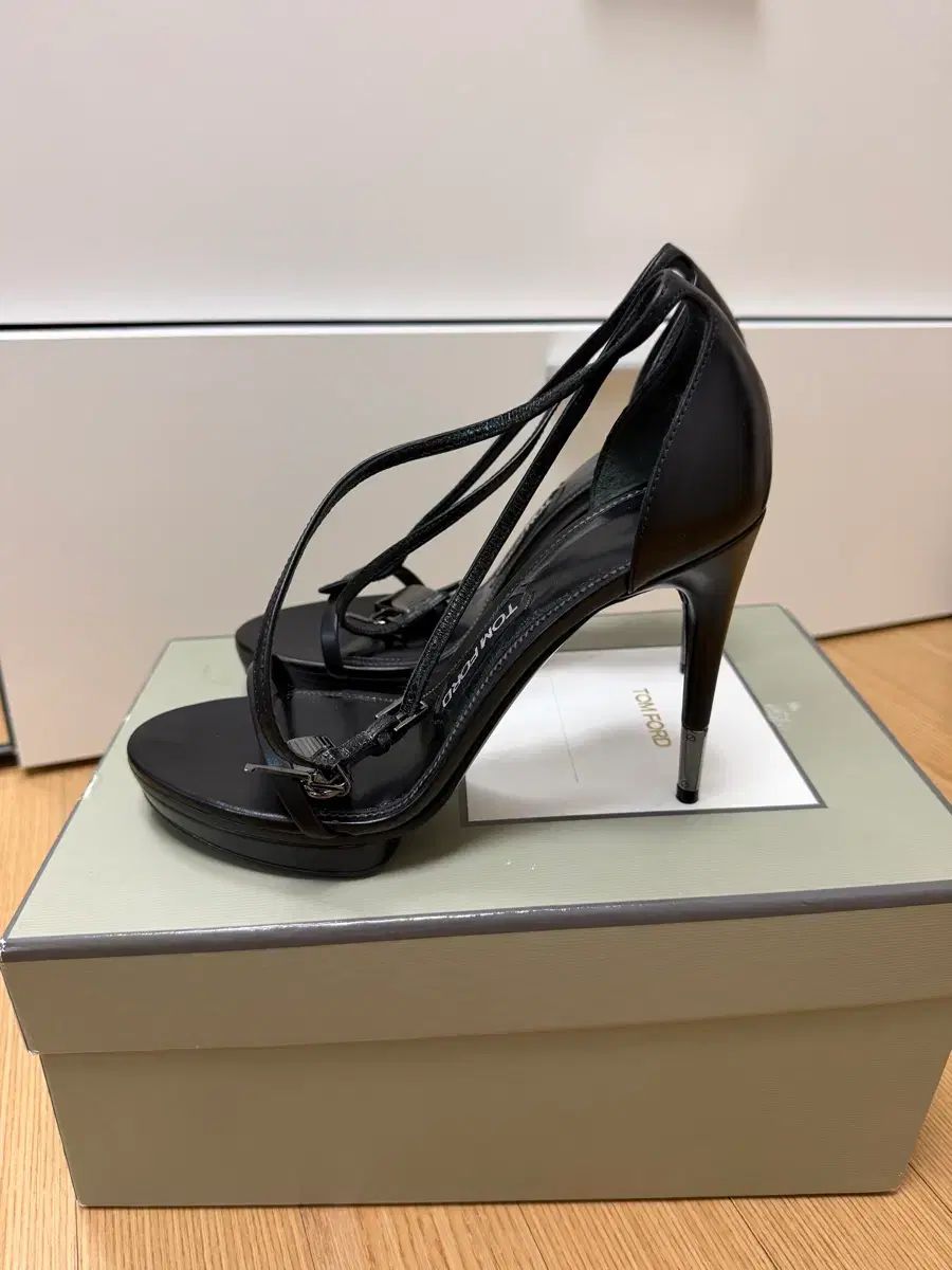 トム フォード パッドロック サンダル 12 cm | size 37