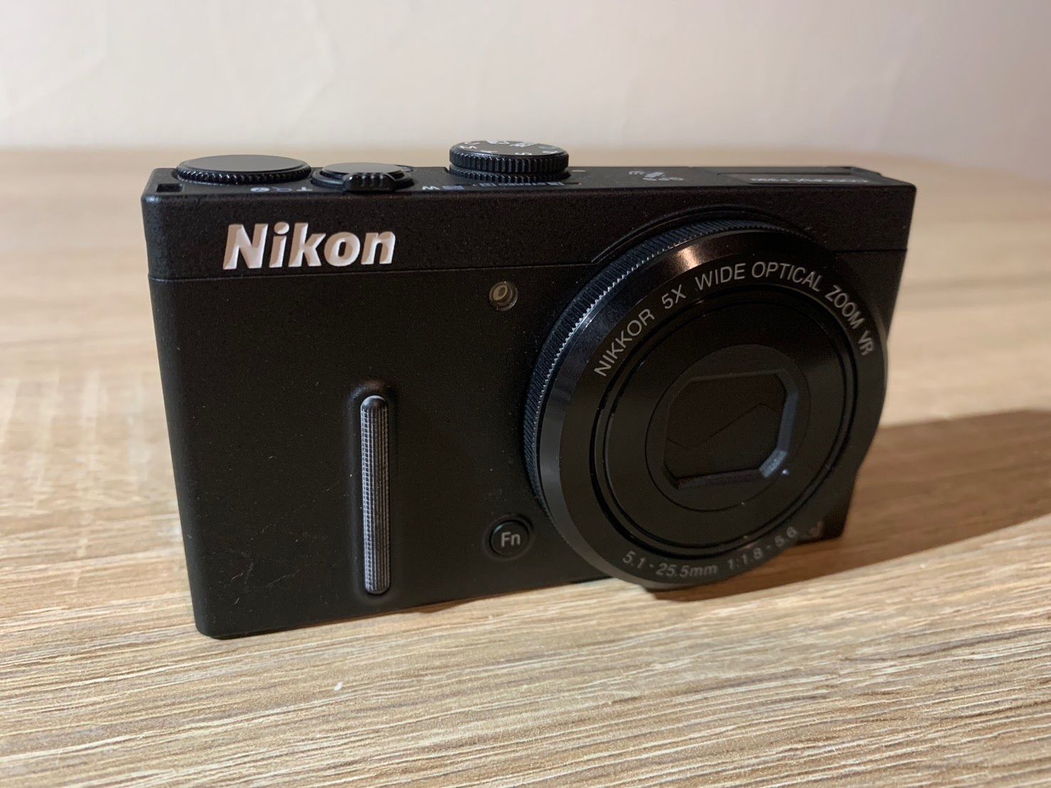 ブラック デジカメ