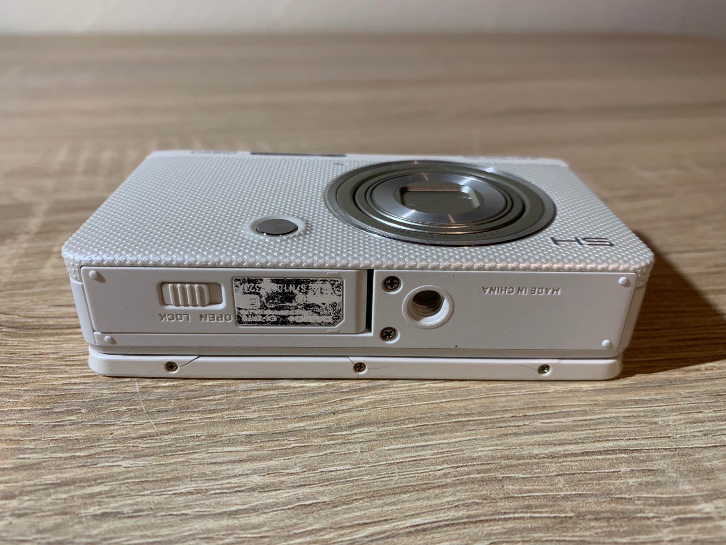 [ジャンク品] デジタルカメラ CASIO EXILIM EX-ZR70 白 カシオ HIGH SPEED EXILIM EX-ZR70WE [ホワイト] 価格比較 - 価格.com