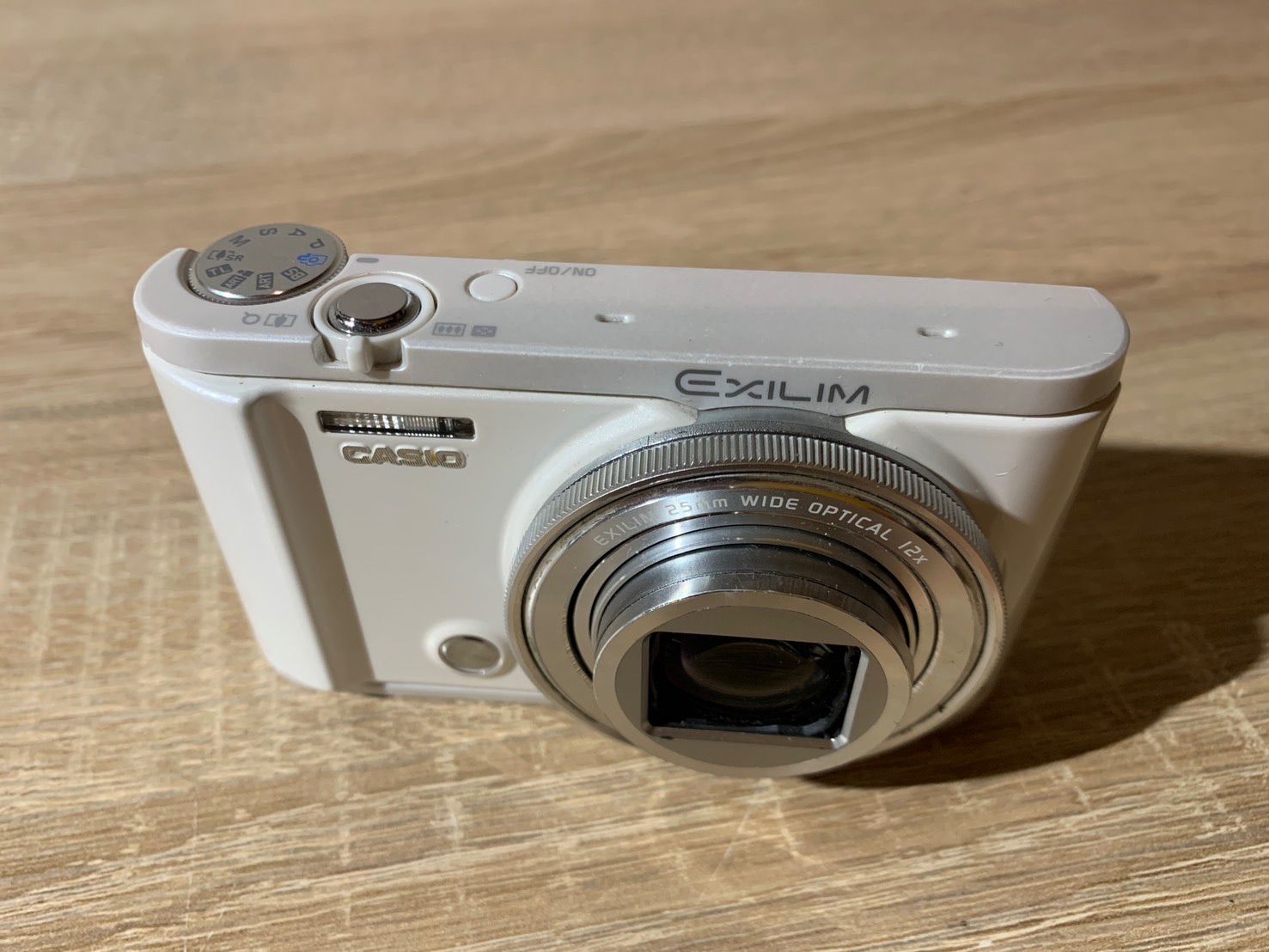  7538 Casio EXILIM EX ZR 3200 ホワイト デジカメ 品 コンパクトデジタルカメラ デジタルカメラ