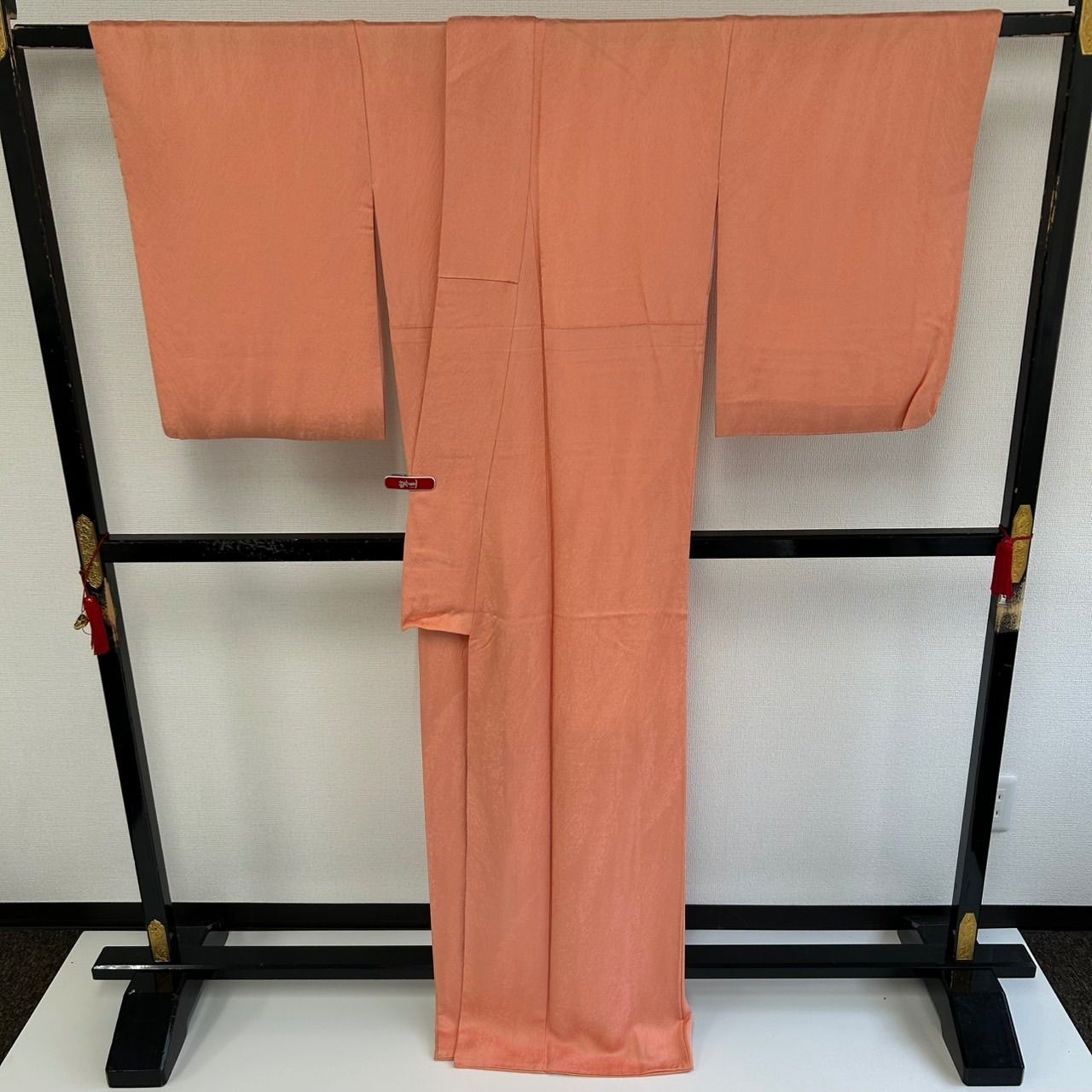 はな♡プロフご一読を ◆685と610の2点◆未使用◆正絹袷色無地　紋縮緬 1580】紬 横段 紅花 袷 - メルカリ