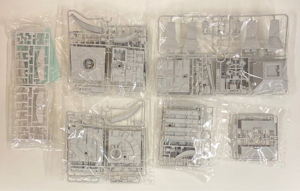 BANDAI PLASTIC MODEL KIT DEATH STAR ATTACK SET