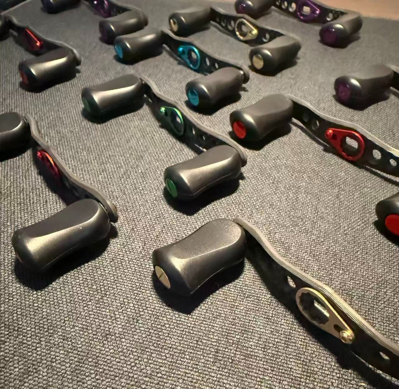 SHIMANO・DAIWA カーボンハンドル 汎用 軽量 85mm 22g 高剛性 