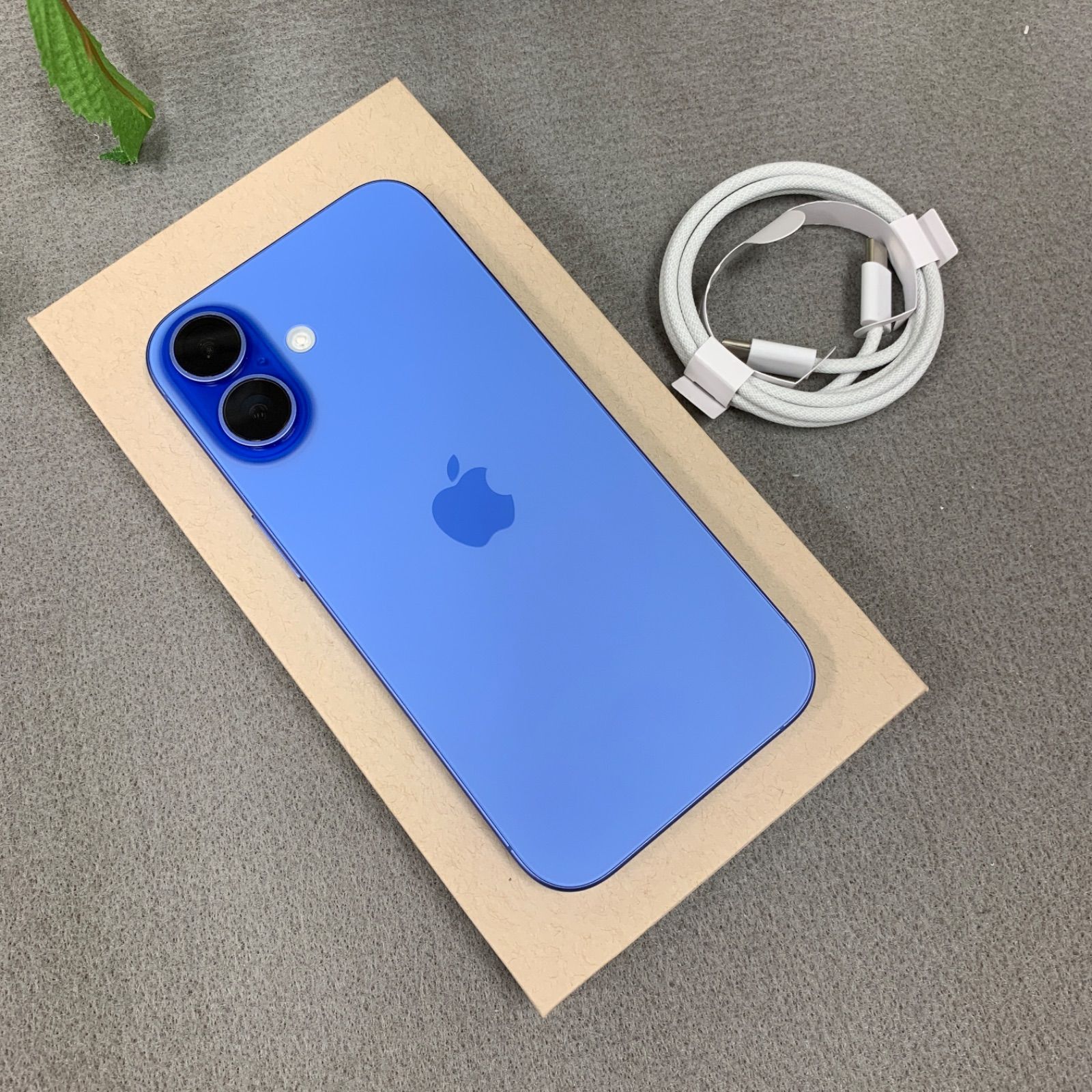 バッテリー100% iPhone16 256Gb ウルトラマリン 国内版 SIMフリー 送料
