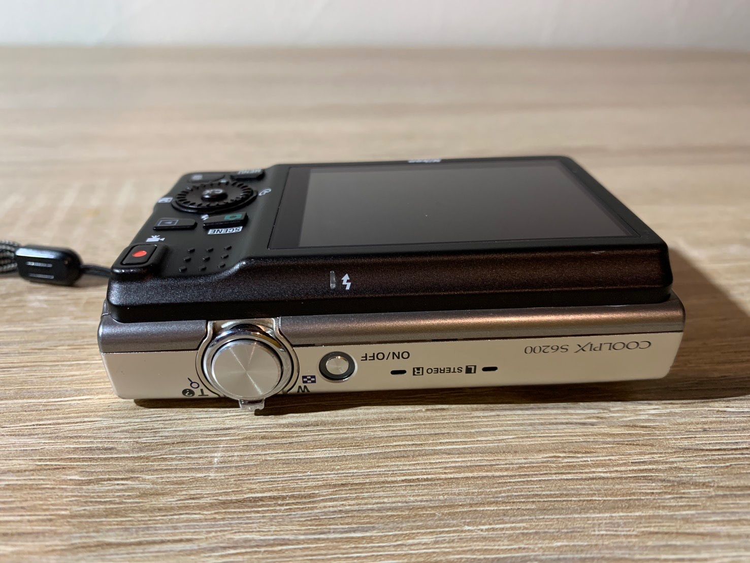 7554 Nikon COOLPIX S6200 シルバー デジカメ - メルカリ