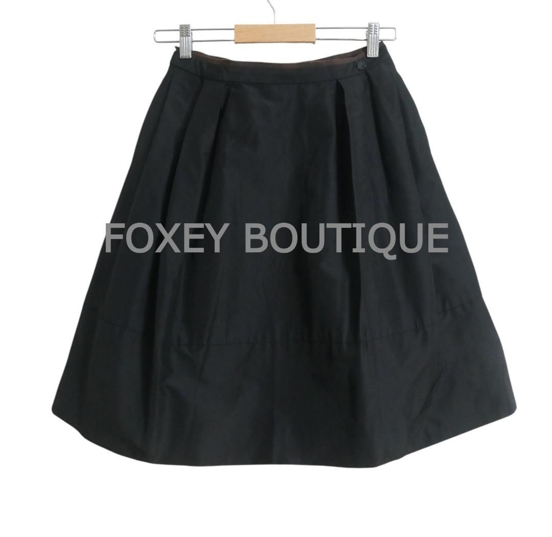 美品 FOXEY BOUTIQUE フォクシー サイズ40 シルク100％ ロゴプレート
