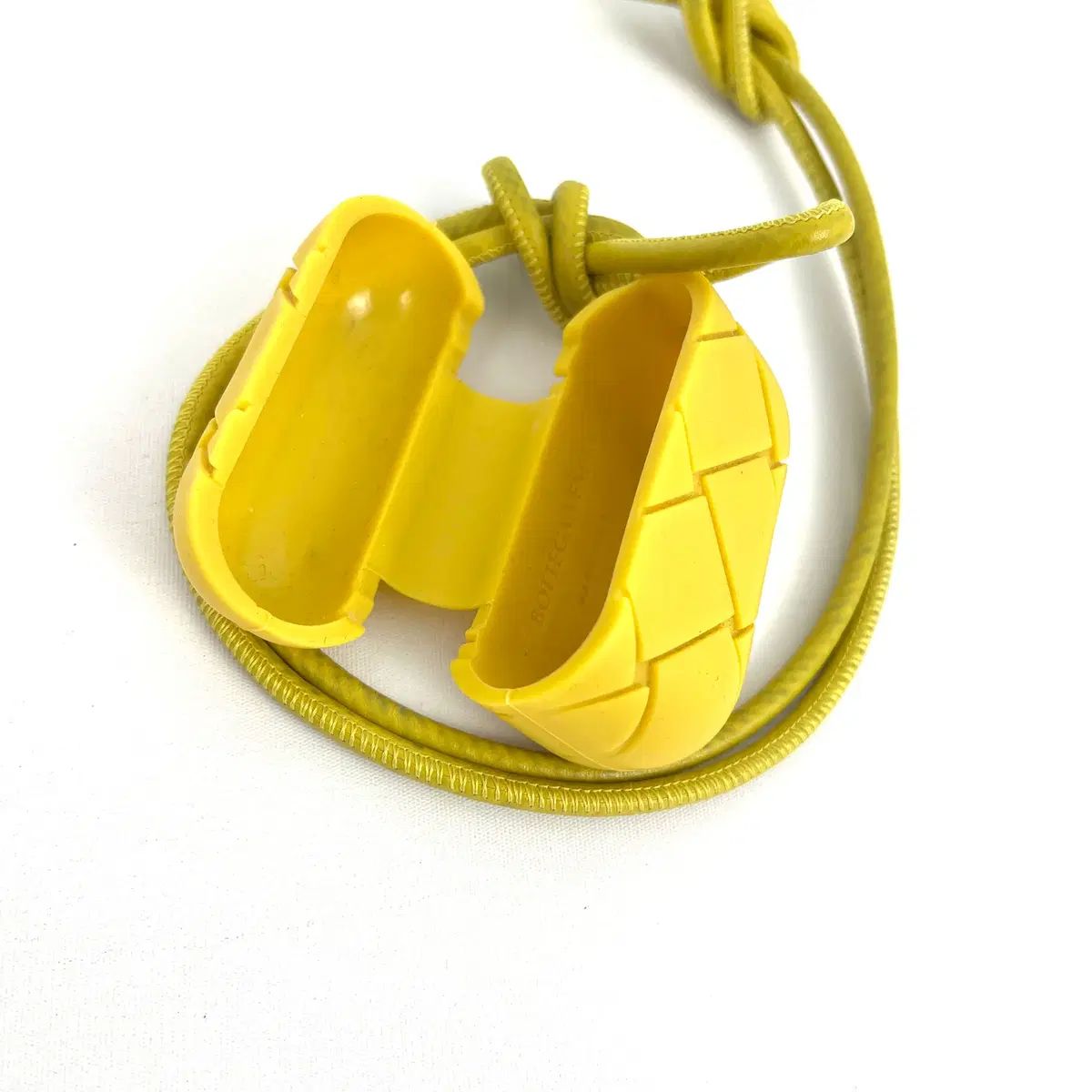 ボッテガ ヴェネタ イエロー エアーポッズ シリコン ケース