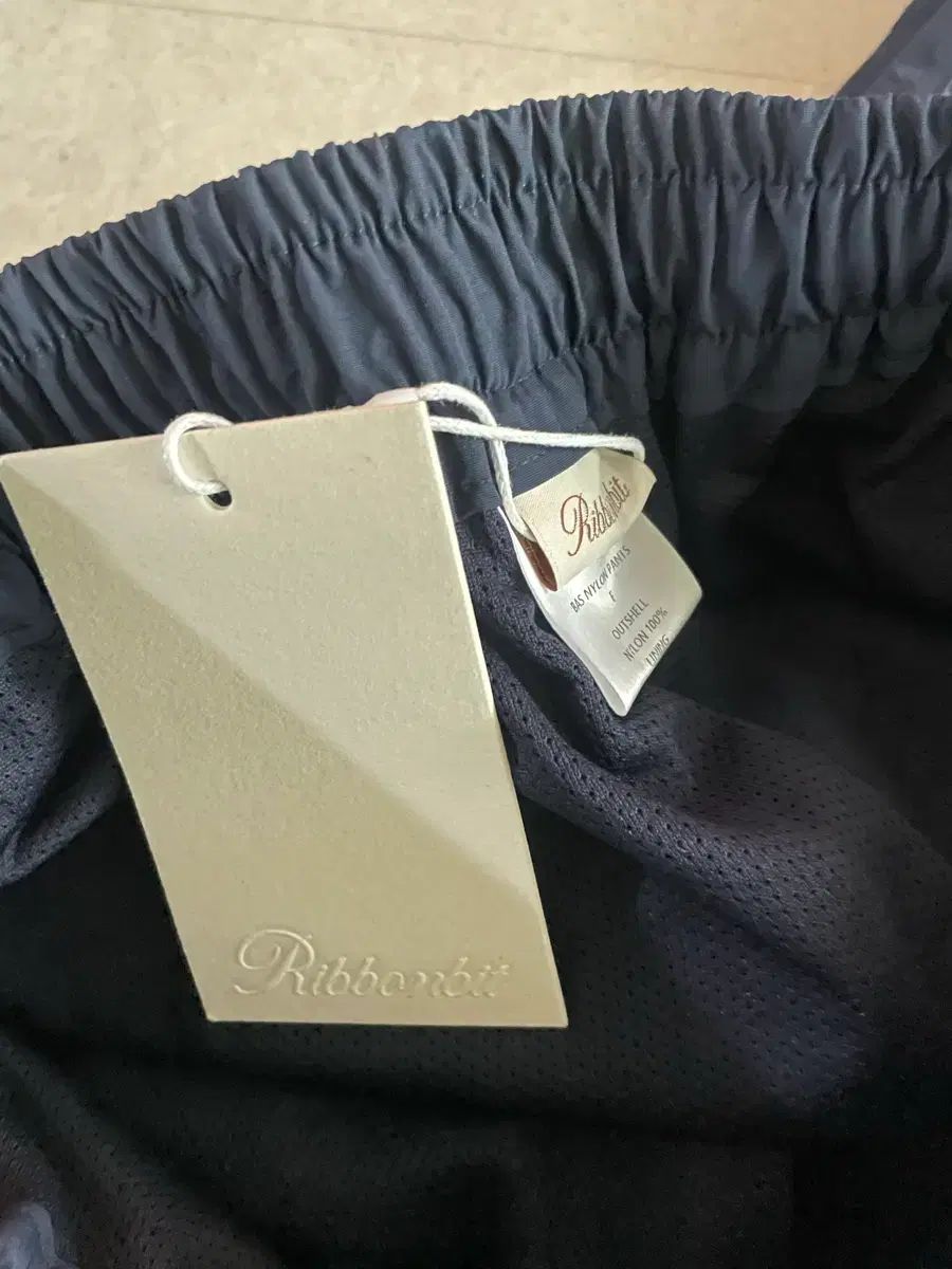 リーボンビッ Bas