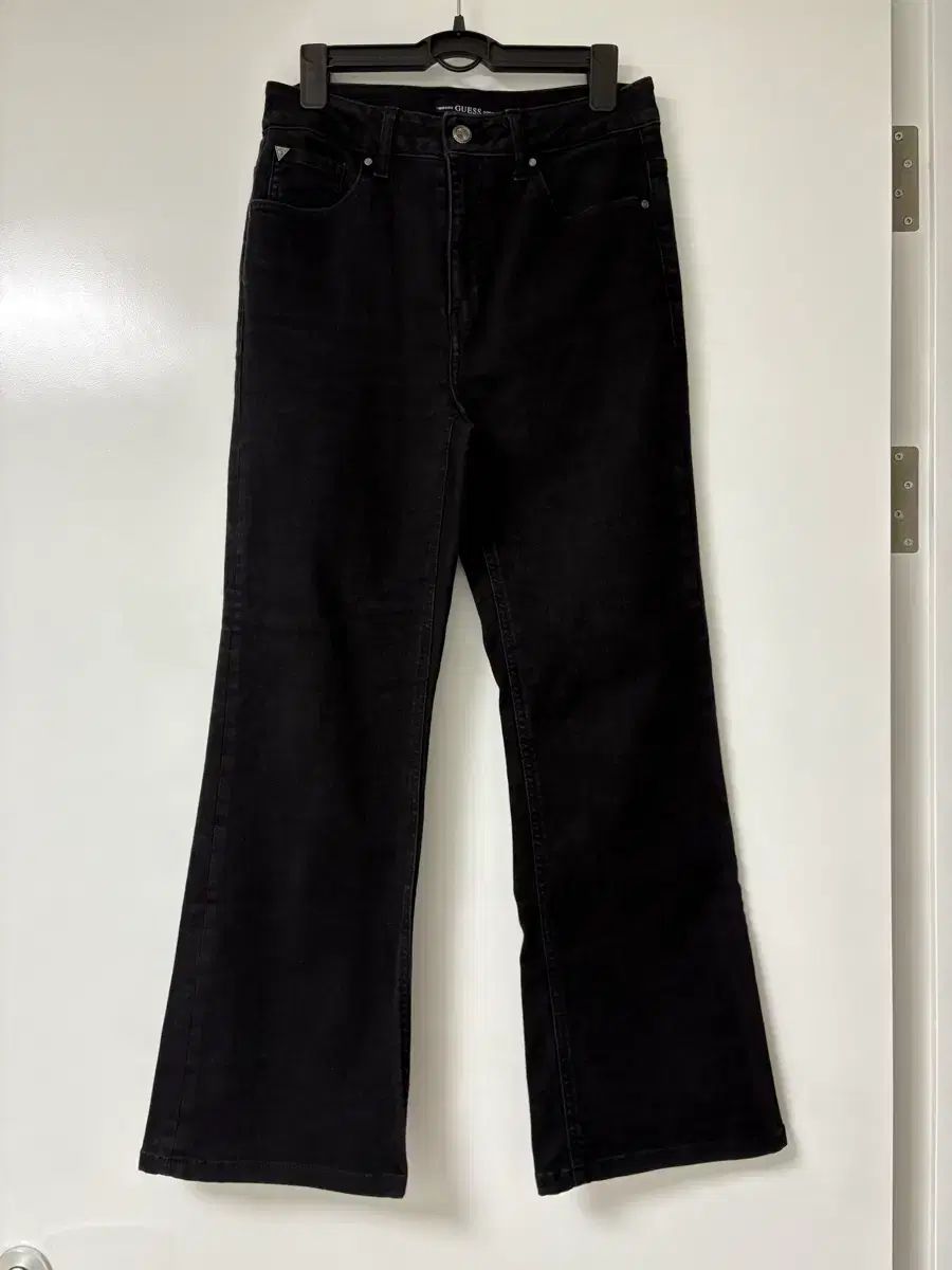 GUESS フ ブーツカット デニム パンツ ブラック カラー 27 サイズ