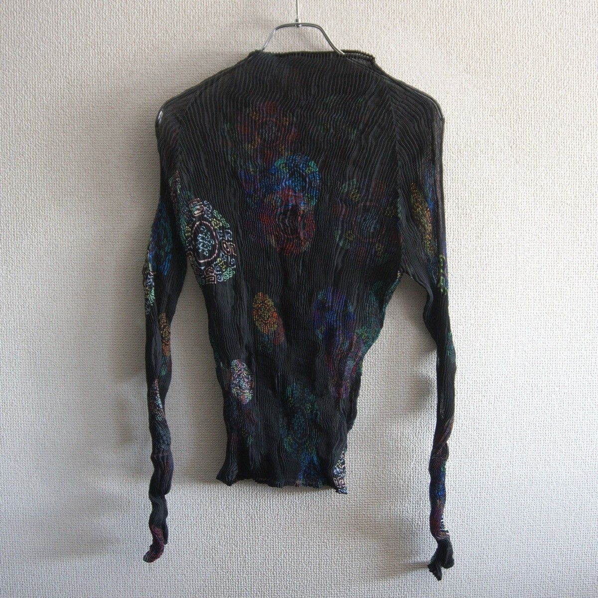 ISSEY MIYAKE FETE しわプリーツ ブラウス 2 ブラック 総柄 イッセイミヤケ