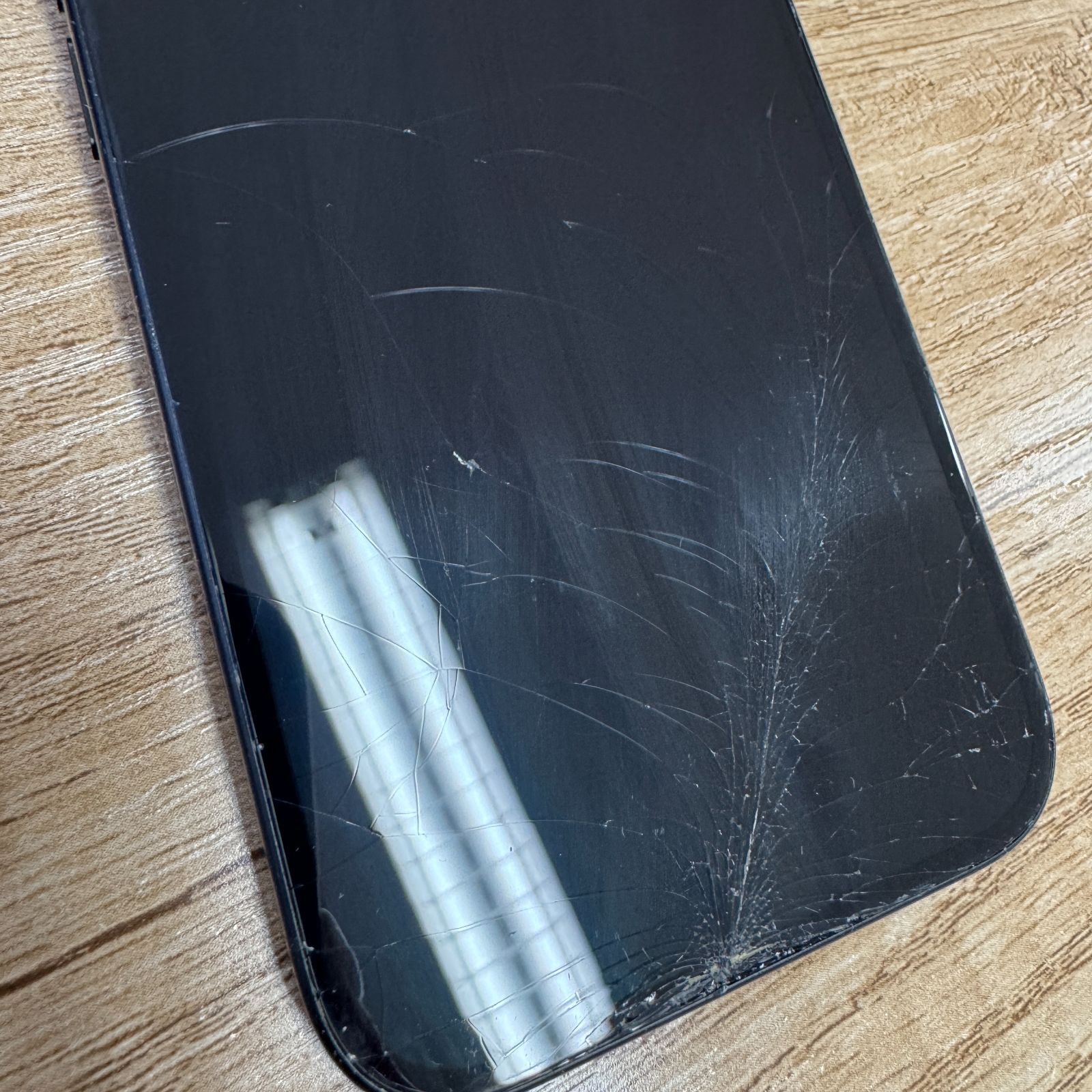 iPhone16 画面ひび有り 128GB iPhone16 画面ひび有り 128GB iPhone16 画面ひび有り 128GB iPhone16