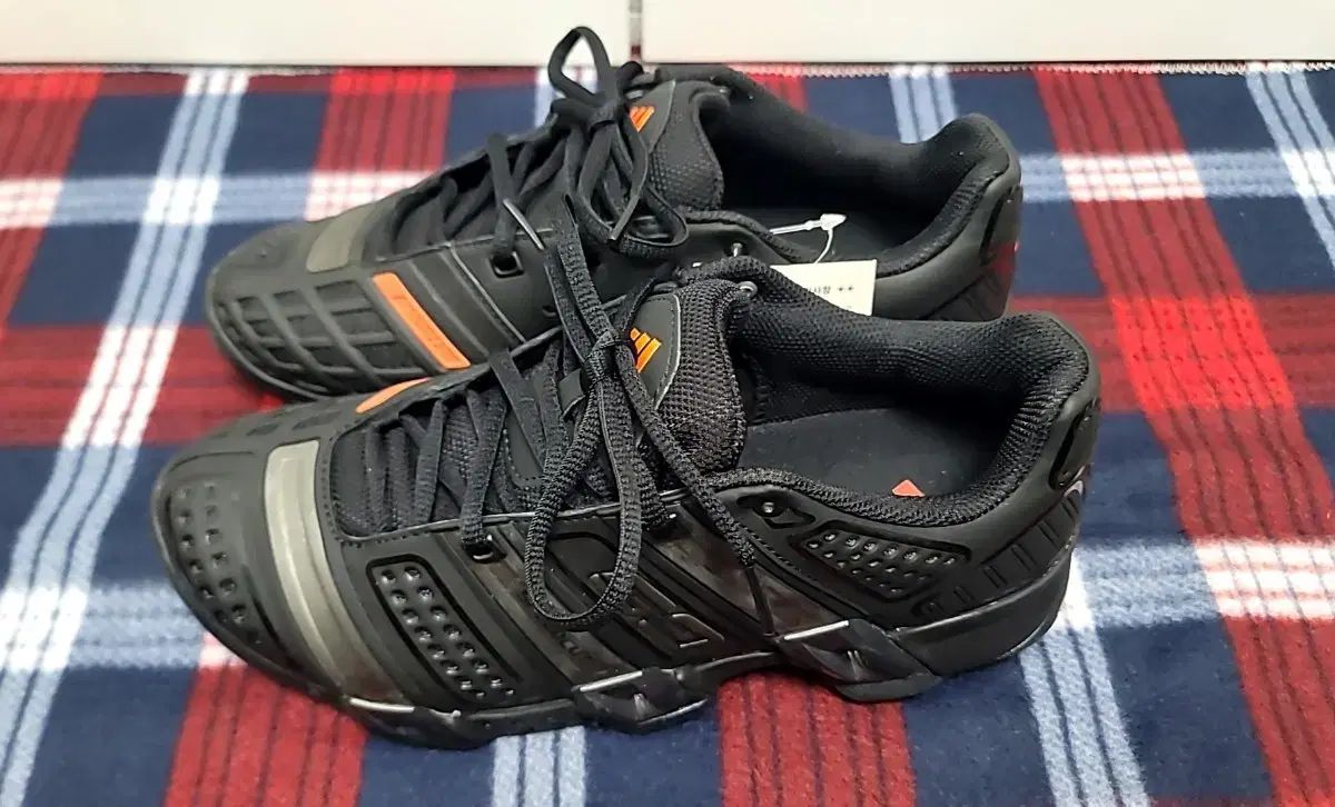 アディダス インドア