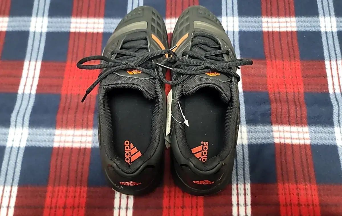 アディダス インドア ブラック 260