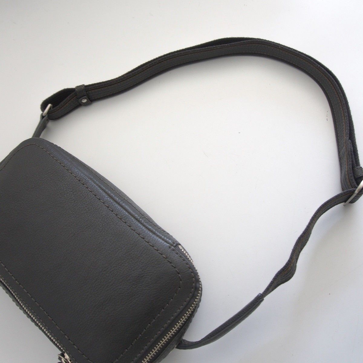 色 チムニーグレー