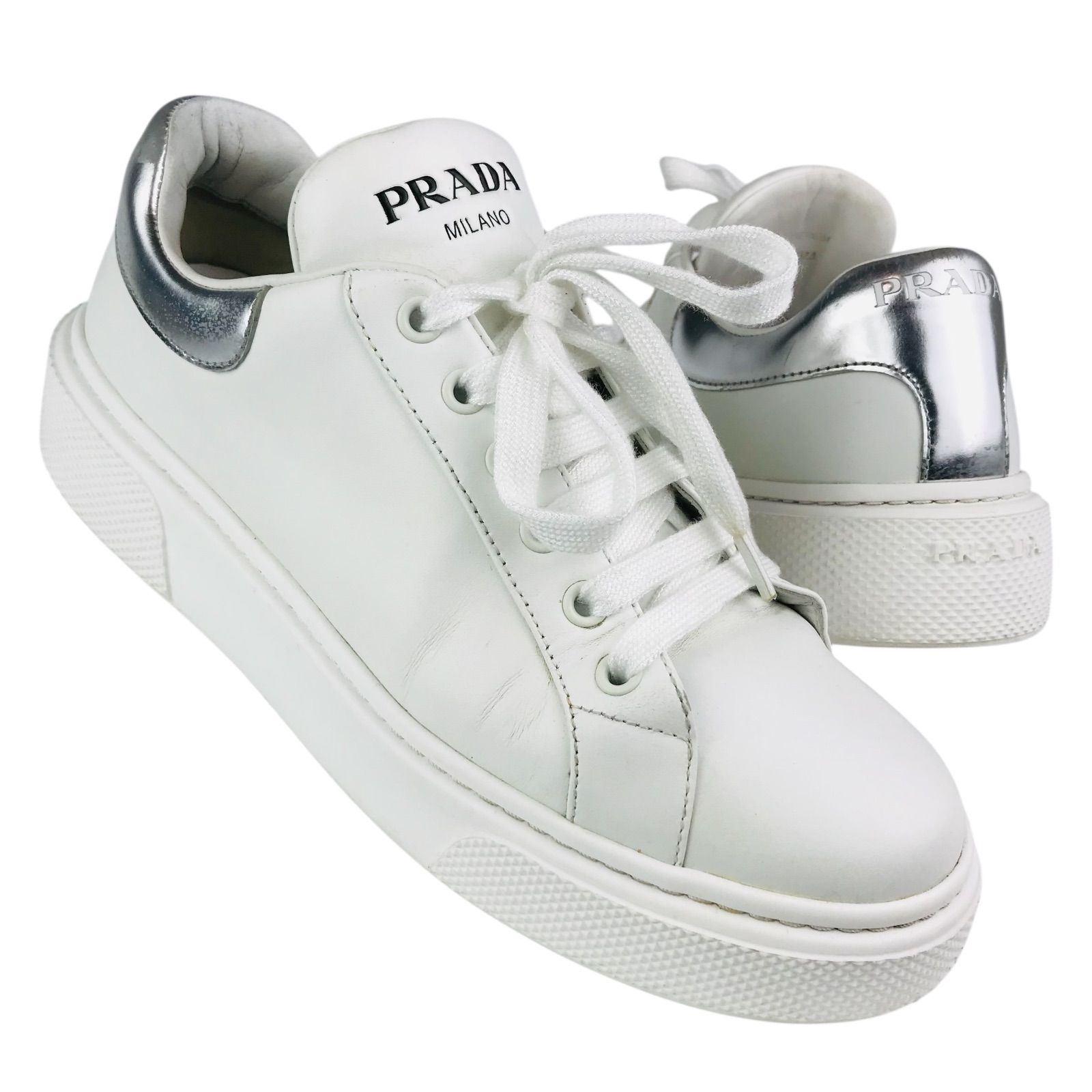 PRADA☆プラダ・レディース レザー エンボス加工ブランドロゴ