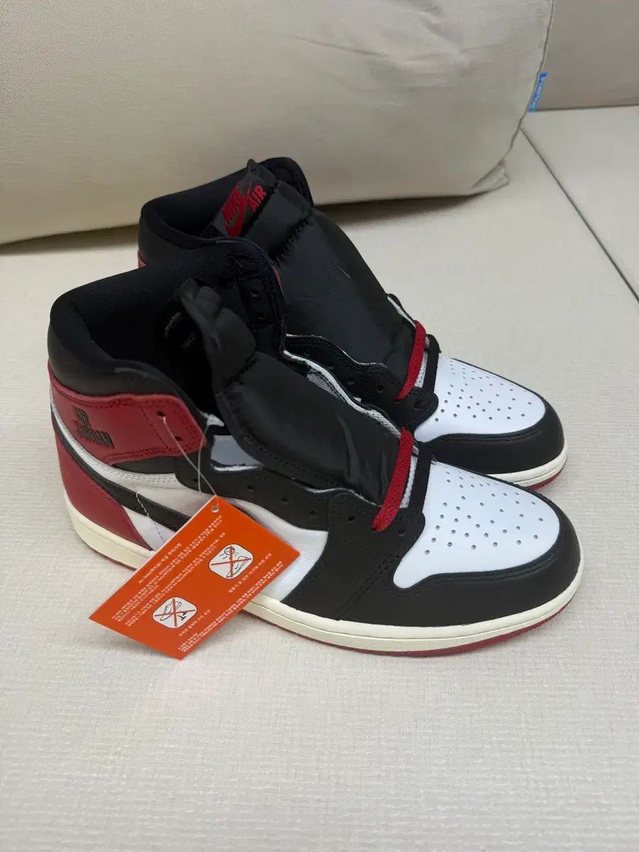 ナイキ エア ジョーダン1 ブラックトゥ 270