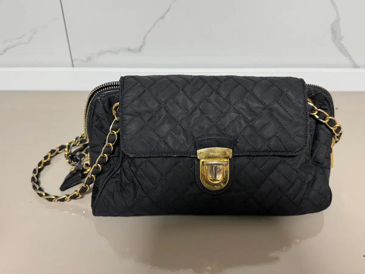 PRADA プラダ チェーンバッグ