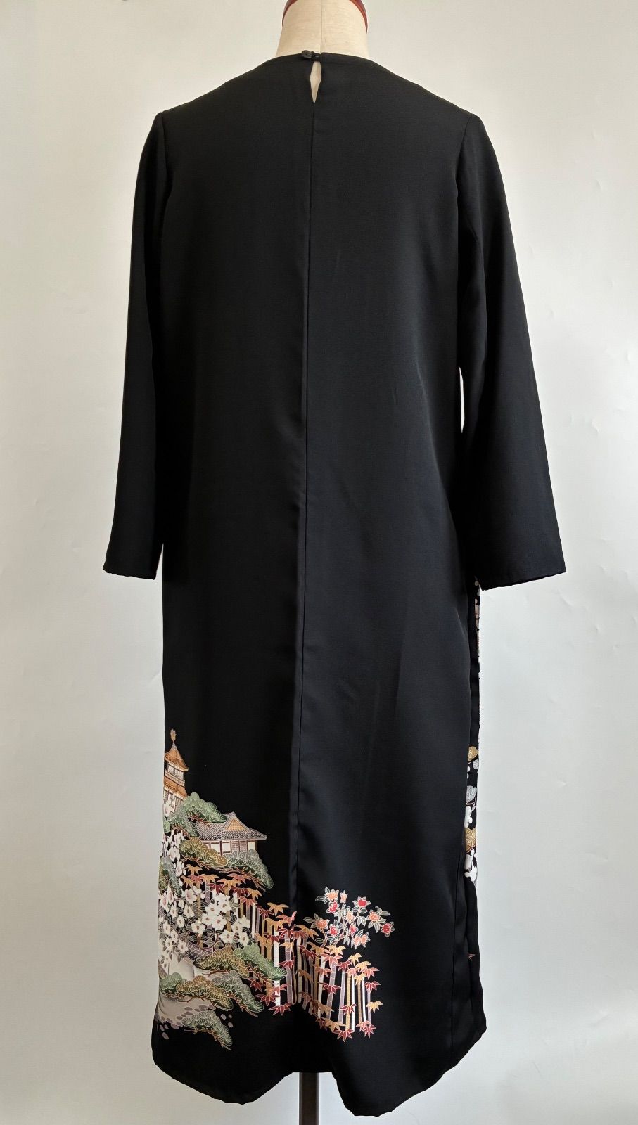 黒留袖リメイク 金色装飾 ロングワンピース 黒 刺繍 正絹