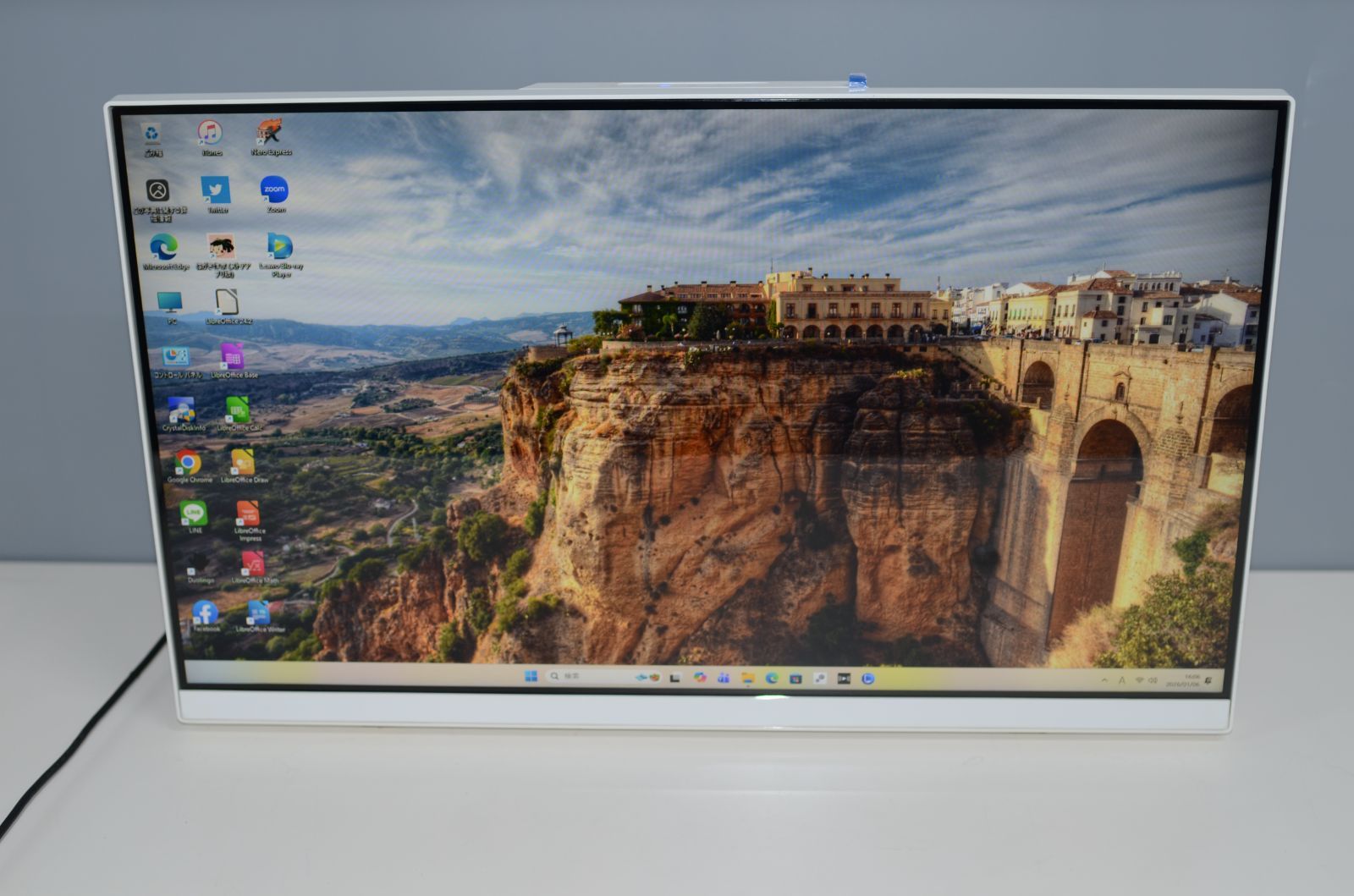 一体型パソコン NEC HA 770|R Windows 11 office Core i 7-10510 U|爆速 HDD 3 TB|メモリ8 GB|ブルーレイ|無線|23.8インチ|テレビ機能