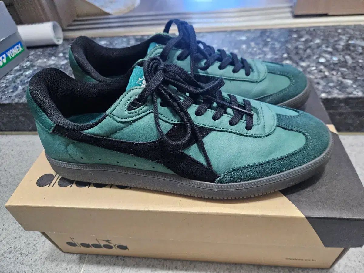 Diadora heritage スニーカー 260