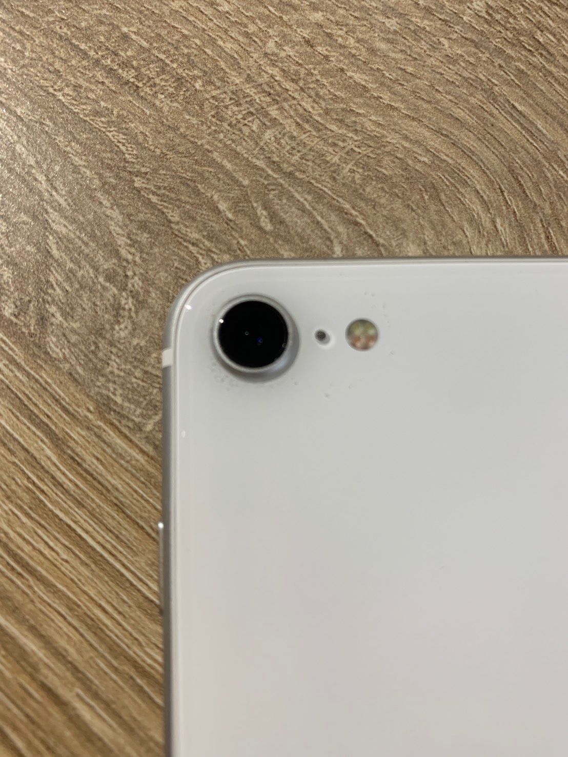  7570 iPhone SE 第二世代 64 GB ホワイト 画面ひび割れあり スマートフォン本体 スマートフォン 携帯電話