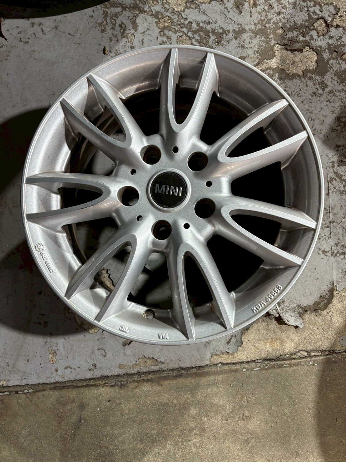 ミニクーパークロスオーバー 16インチ