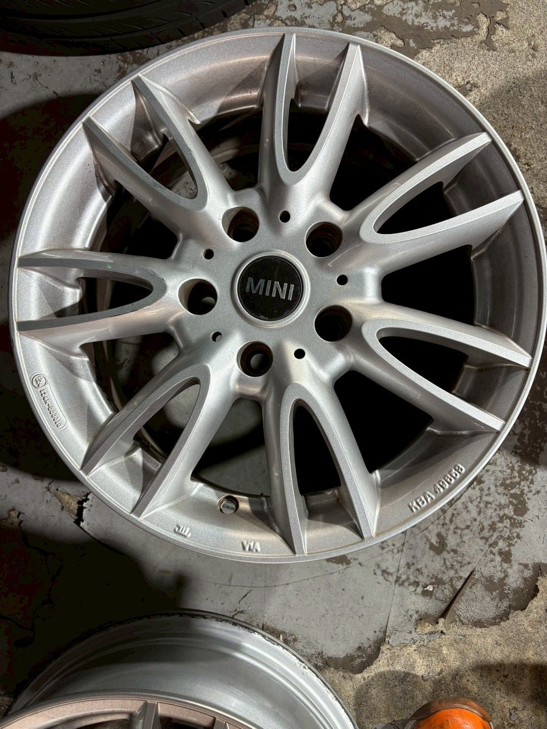 ミニクーパークロスオーバー 16インチ