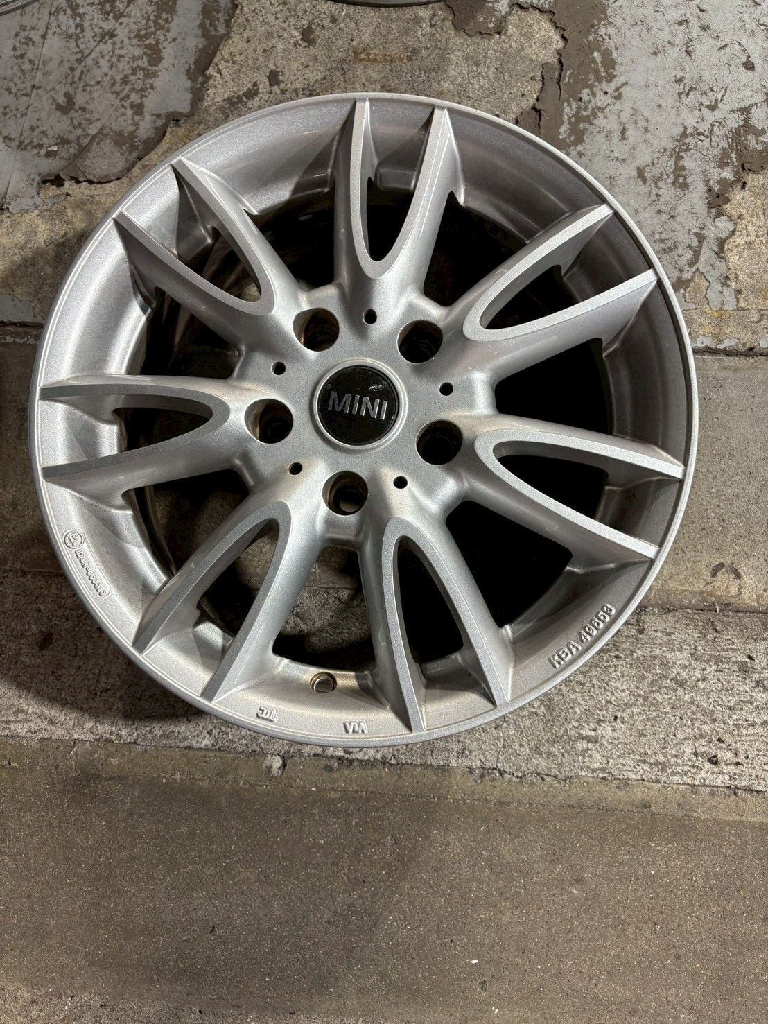 ミニクーパークロスオーバー 16インチ