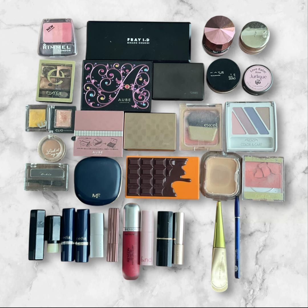 コスメ　まとめ売り　アイシャドウ、チーク、リップ デパコス有 コスメ大量まとめ売り 30点以上 アイシャドウ リップ等