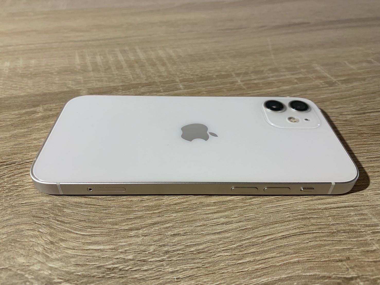 7571 iPhone 12 ホワイト 画面表示不可 ひび割れあり - メルカリ