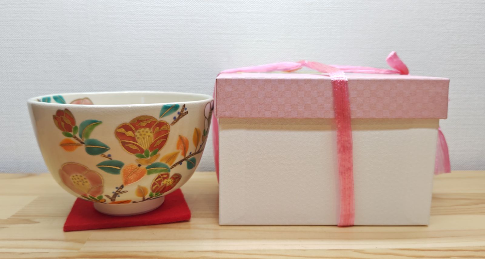 逢絢亭・新品】茶道具 茶碗 京焼 仁清 椿の絵 伊坂清香 共箱入り