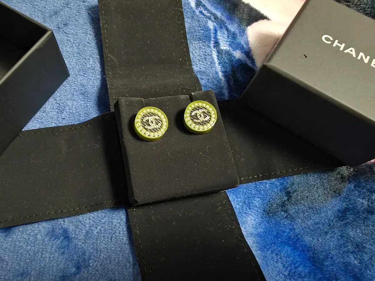 シャネル ボタン型 スタッズ リング